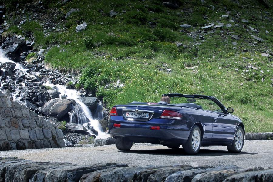  Chrysler Sebring Convertible 2004 года  (фото 12 из 19)